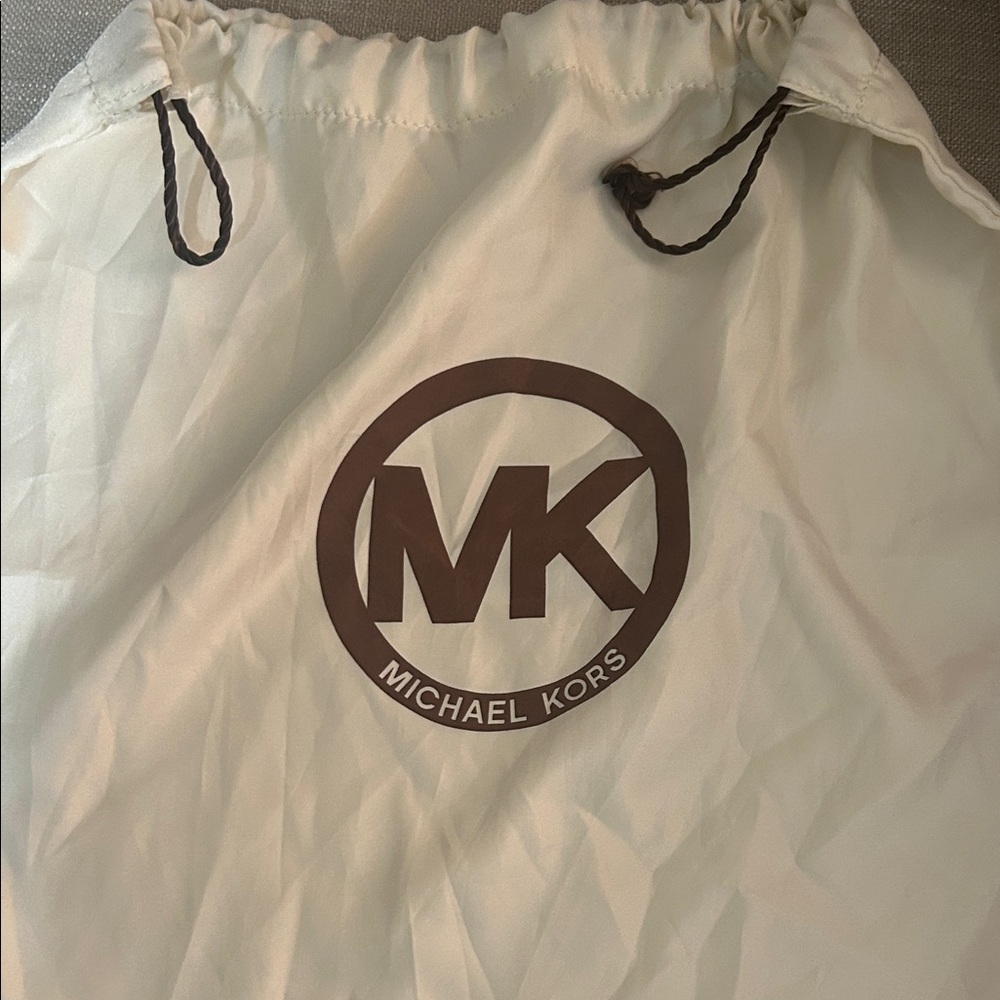 Michael Kors cream dust bag with brown MK logo - Picture 4 of 4
